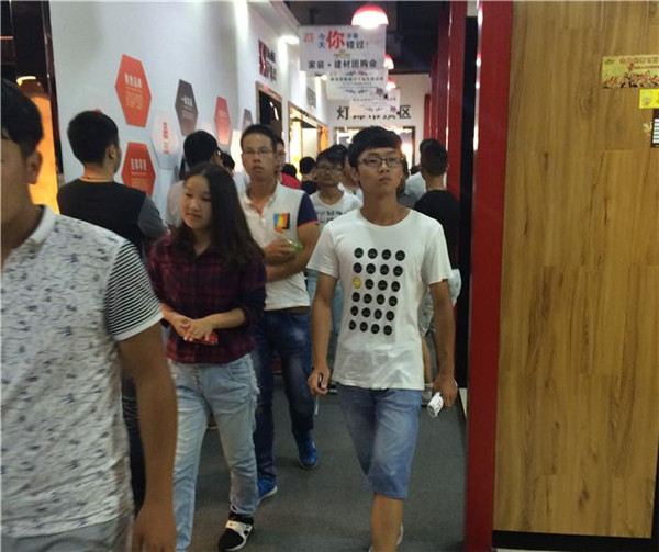 長江職業(yè)技術學院組織應屆新生深入今泰裝飾(圖1) 長江職業(yè)技術學院組織應屆新生深入今泰裝飾(圖1)