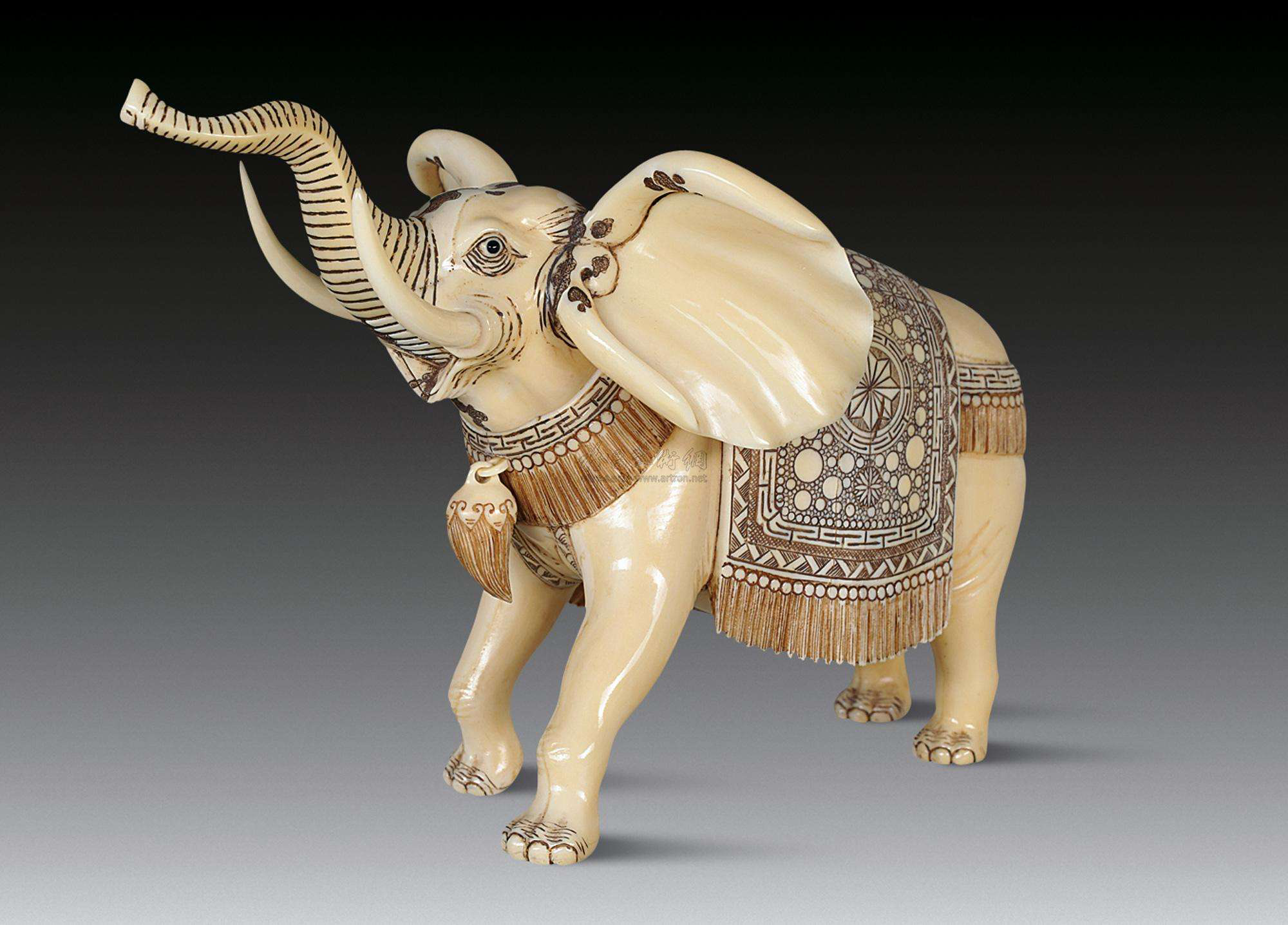 辦公寫(xiě)字臺(tái)風(fēng)水詳解，什么擺件能提升事業(yè)運(yùn)？(圖2)