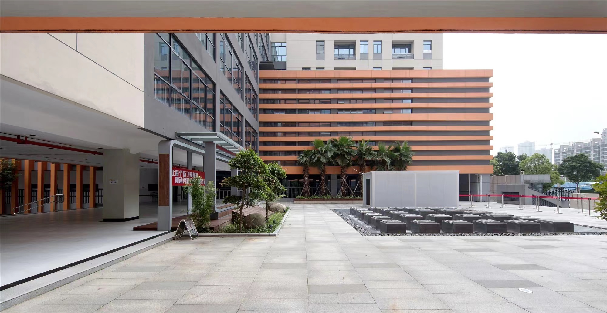 【學(xué)校案例】今泰裝飾在武漢市先后完成了與紅領(lǐng)巾學(xué)校6個校區(qū)的項目交付！(圖3)